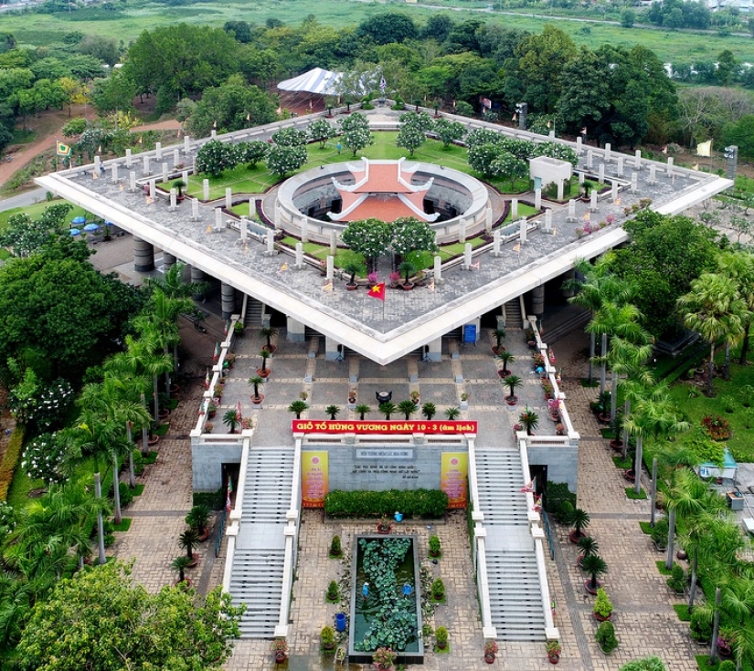 Đền Hùng - KDL Suối Tiên