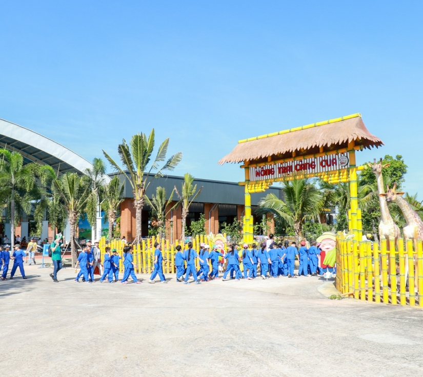 GỐM SỨ BÌNH DƯƠNG  - NÔNG TRẠI CÀNG CUA - VƯỜN THÚ ĐẠI NAM 