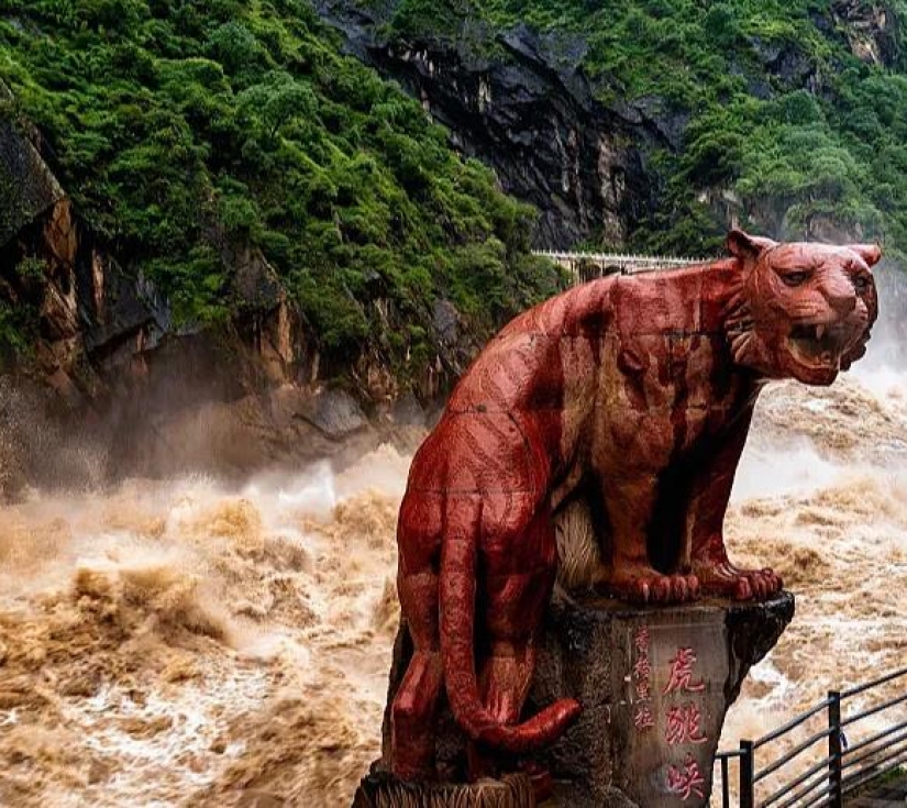 TP HỒ CHÍ MINH – LỆ GIANG - SHANGRILA - SA KHÊ CỔ TRẤN ĐẠI LÝ 5N4D 