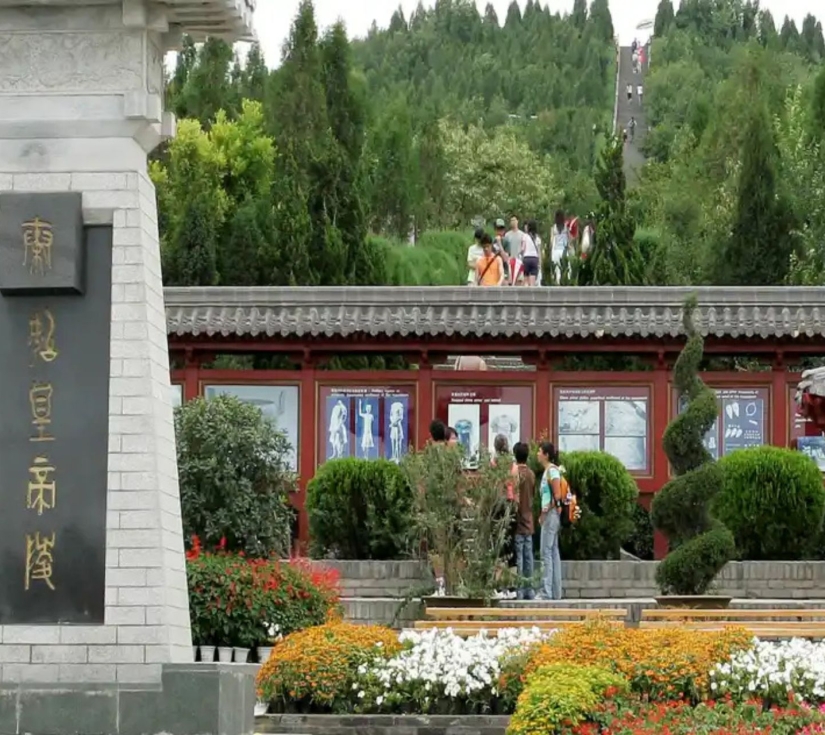 TRUNG QUỐC: VŨ HÁN - KHAI PHONG - LẠC DƯƠNG - HOA SƠN - TÂY AN (7N6Đ)