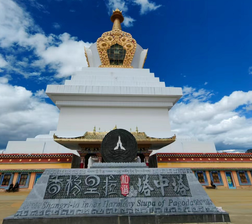 TRƯƠNG GIA GIỚI PHƯỢNG HOÀNG CỔ TRẤN 