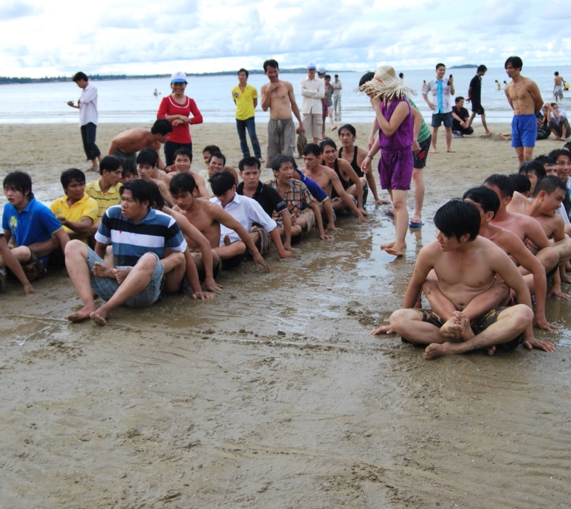 CĂN CỨ NÚI DINH – ĐOÀN THUYỀN KHÔNG SỐ  BIỂN HỒ TRÀM