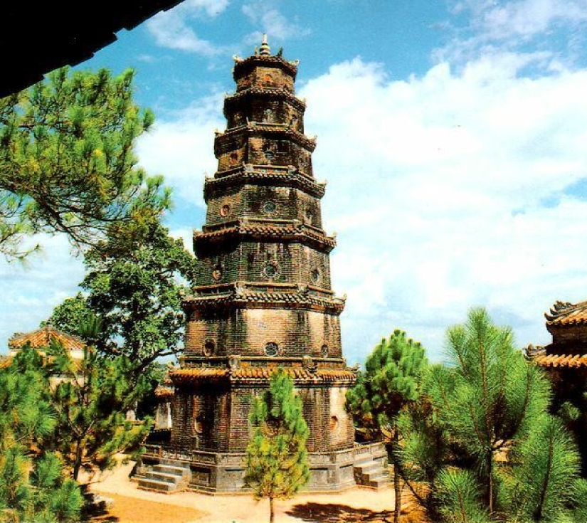 NGŨ HÀNH SƠN – BIỂN NON NƯỚC – BÀ NÀ  ĐẠI NỘI – CUNG ĐÌNH HUẾ - SÔNG HƯƠNG