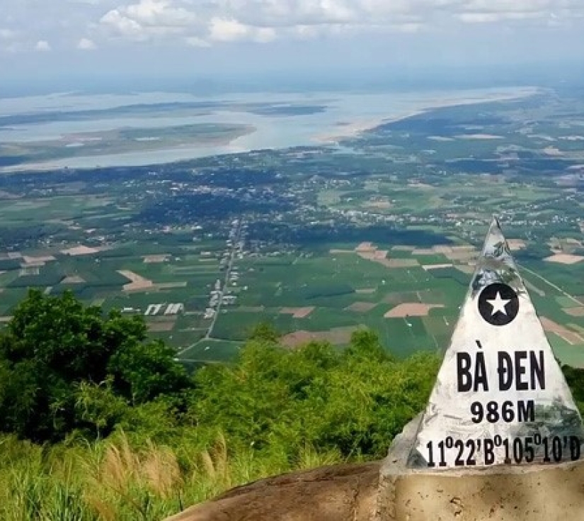 NÚI BÀ ĐEN – TÒA THÁNH TÂY NINH