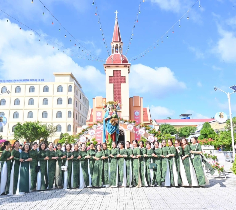 Hành Hương Đức Mẹ La Mã – Vui Chơi Lan Vương
