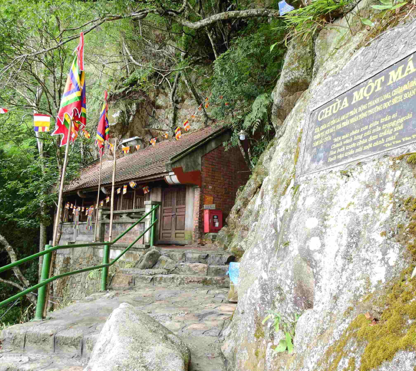 Tour Hành Hương Miền Bắc – Yên Tử 2 Ngày 1 Đêm | Về Vùng Đất Phật Linh Thiêng