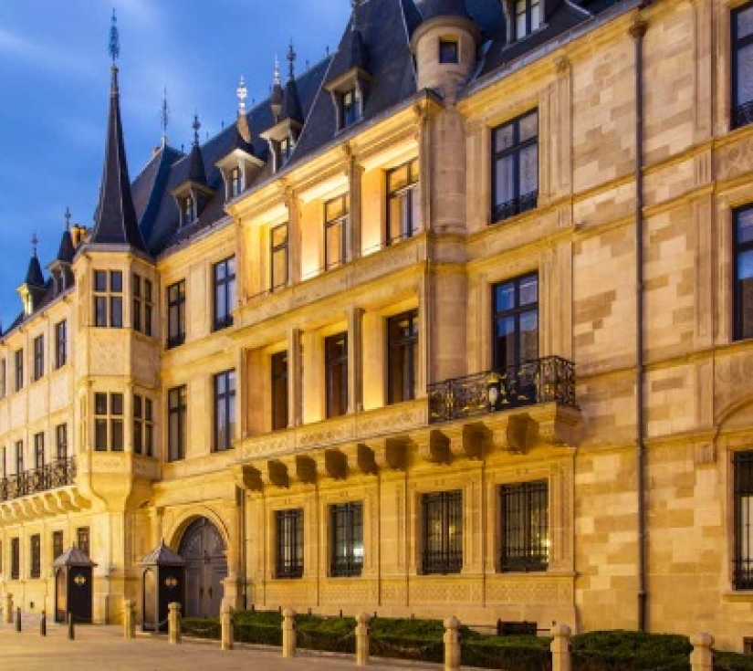 PARIS - LUXEMBOURG – FRANKFURT – COLOGNE  – BRUSSELS -ZAANSE SCHANS-AMSTERDAM                                                                  