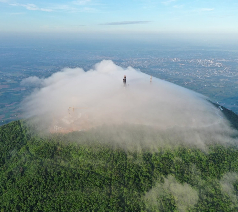 Tour Tây Ninh – Núi Bà Đen – Tòa Thánh Cao Đài (1 ngày)