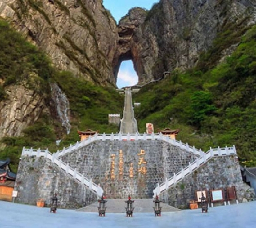 HÀ NỘI - HÀ GIANG - LŨNG CÚ - ĐÈO MÃ PHÌ LÈNG – SÔNG NHO QUẾ - SAPA – FANSIPAN