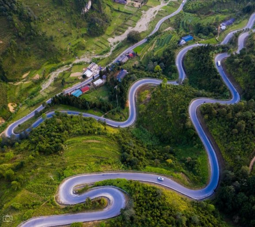 HÀ GIANG - CAO NGUYÊN ĐỒNG VĂN - ĐÈO MÃ PÌ PÈNG - CỘT CỜ LŨNG CÚ - BẢN LÔ LÔ CHẢI