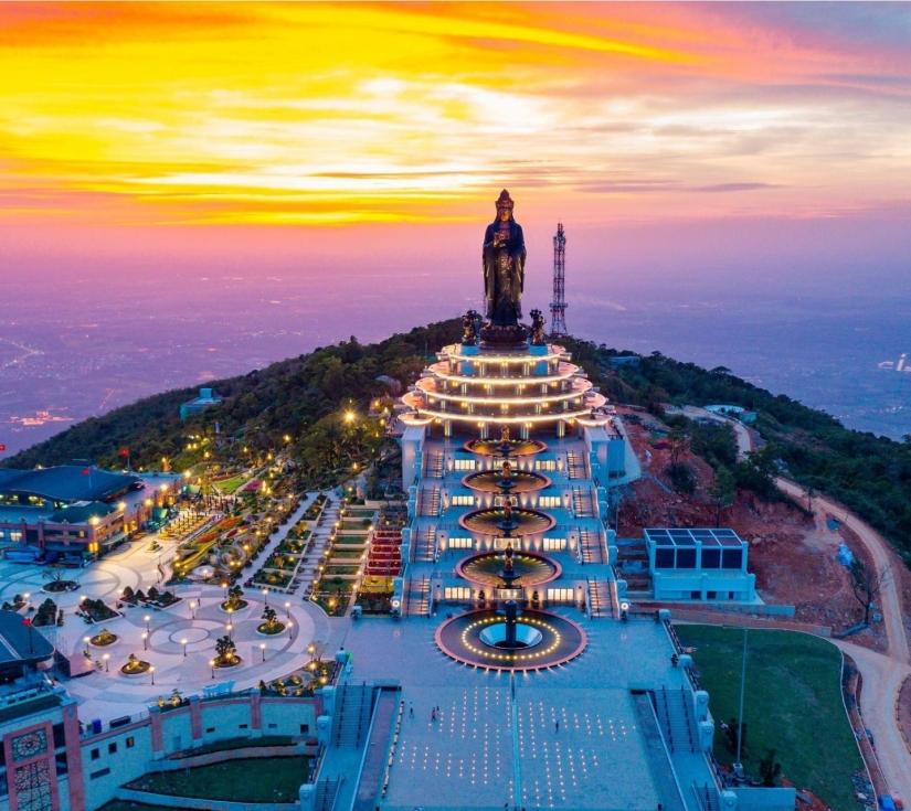 Tour Tây Ninh – Núi Bà Đen – Tòa Thánh Cao Đài (1 ngày)