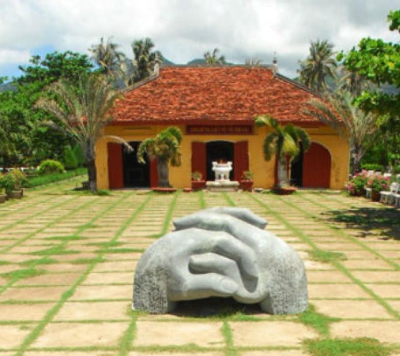 Côn Đảo huyền thoại – Viếng mộ chị Võ Thị Sáu & lặn ngắm san hô