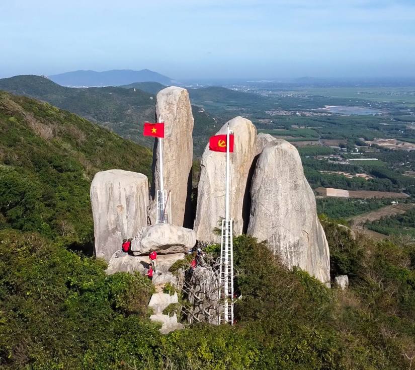 NÚI MINH ĐẠM - LONG HẢI