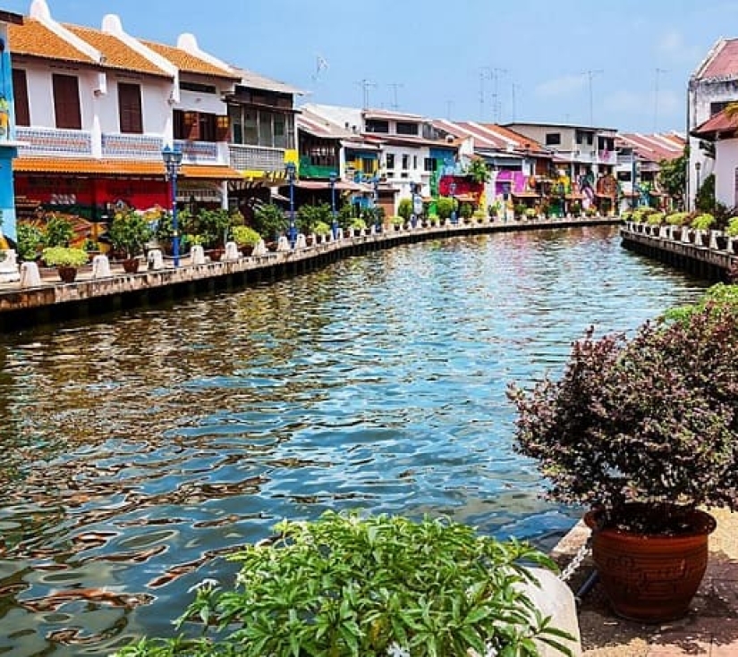 SINGAPORE – JOHOR BAHRU – MALACCA – KUALA LUMPUR – GENTING (4 Ngày 3 Đêm )