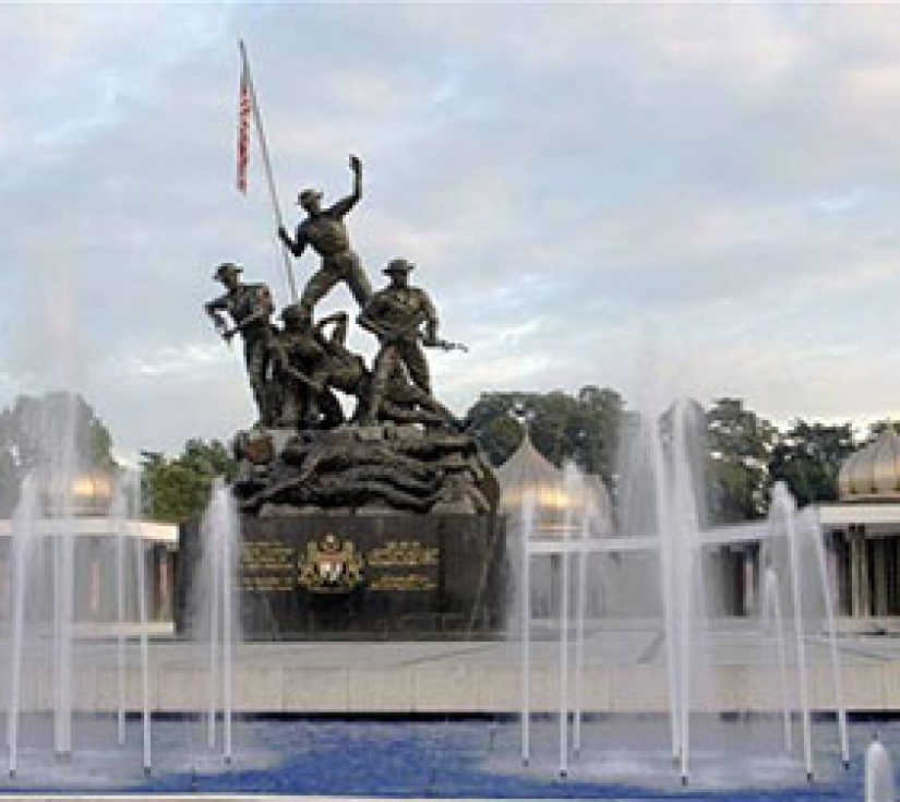 SINGAPORE CITY – ĐẢO BATAM - THỦ ĐÔ KUALA LUMPUR CAO NGUYÊN GENTING – ĐỘNG BATU – THÁP ĐÔI TWIN TOWER 