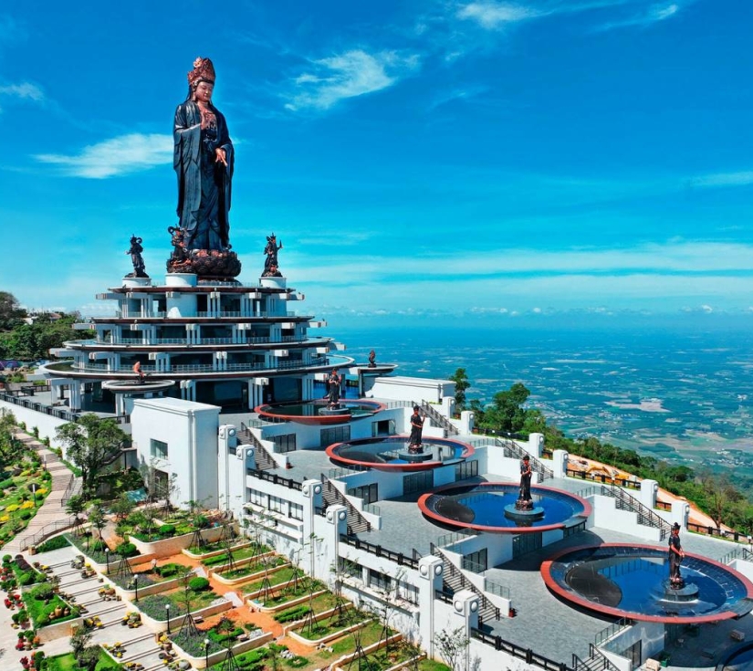 TOUR HÀNH HƯƠNG NÚI BÀ ĐEN – TÒA THÁNH TÂY NINH 1 NGÀY
