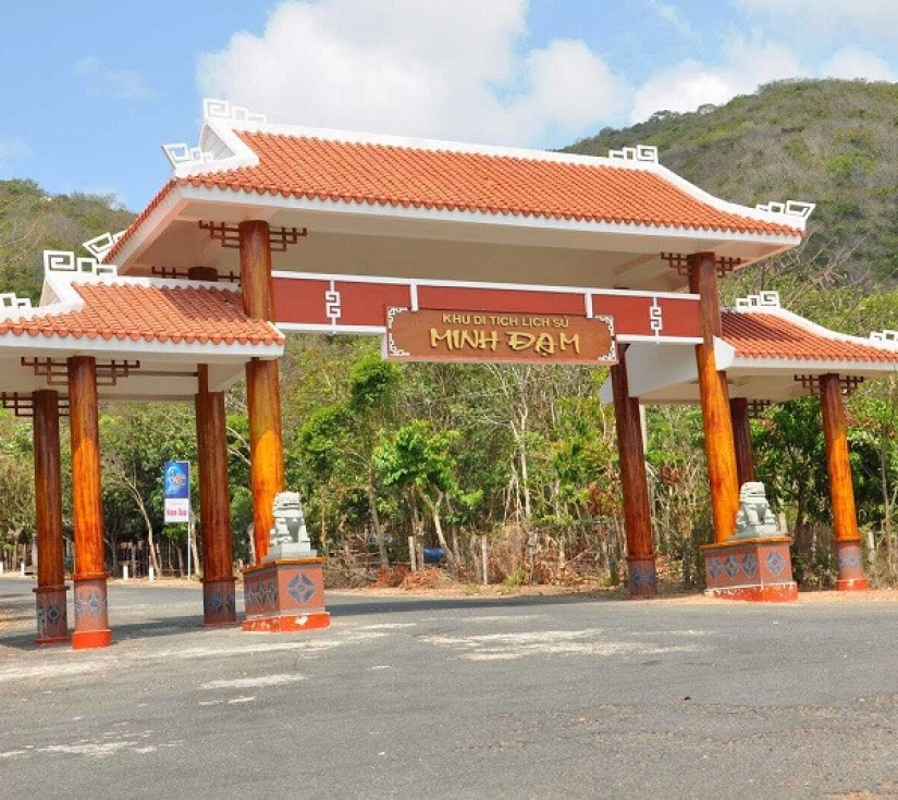 NÚI MINH ĐẠM - LONG HẢI