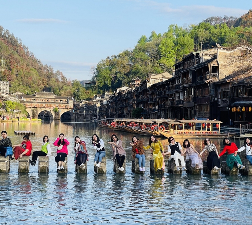 Tour Trung Quốc :Trương Gia Giới - Phượng Hoàng Cổ Trấn – Thiên Môn Sơn - Hồ Bảo Phong 6 Ngày 5 Đêm