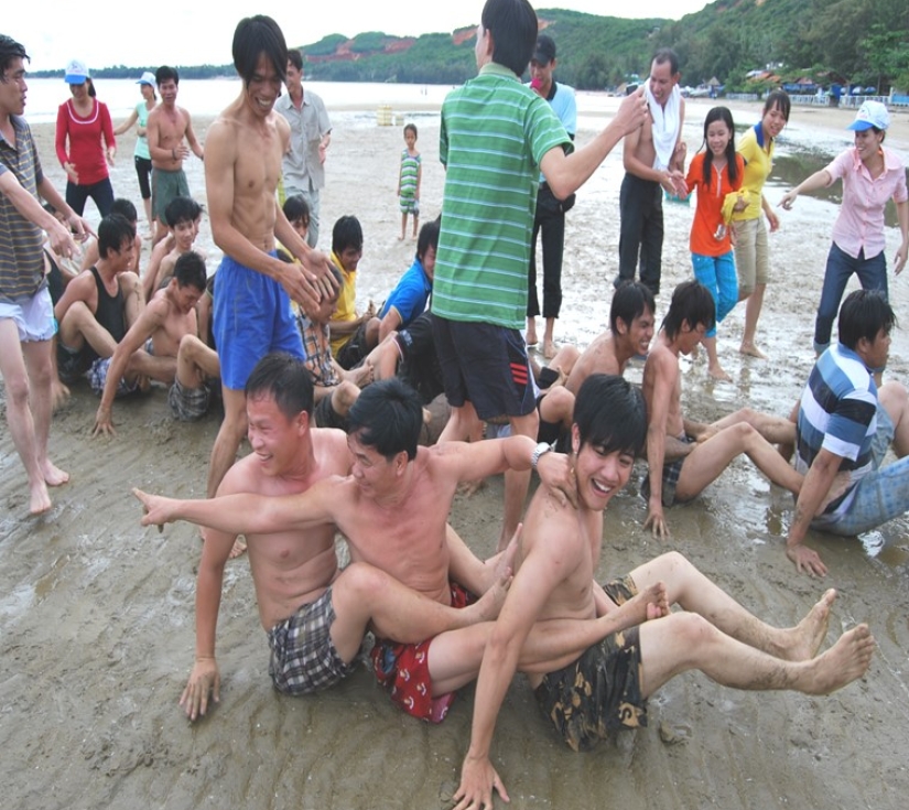 CĂN CỨ NÚI DINH – ĐOÀN THUYỀN KHÔNG SỐ  BIỂN HỒ TRÀM