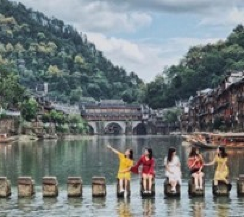 ÂN THI – TRƯƠNG GIA GIỚI – PHƯỢNG HOÀNG CỔ TRẤN