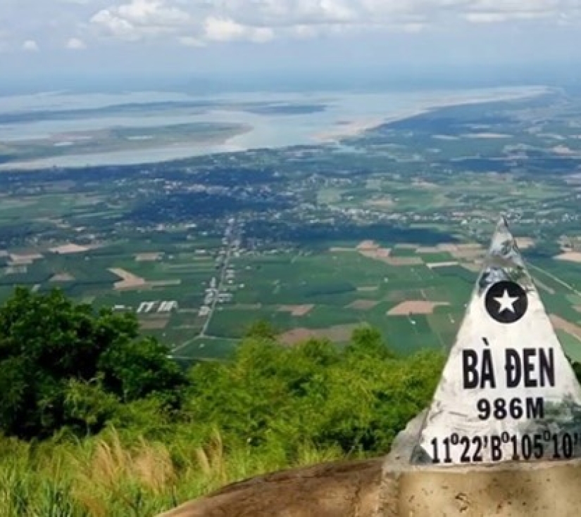 Tour Tây Ninh – Núi Bà Đen – Tòa Thánh Cao Đài (1 ngày)