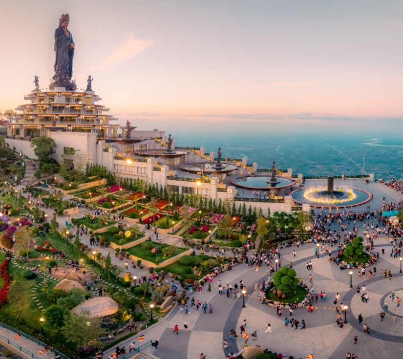 NÚI BÀ ĐEN – TÒA THÁNH TÂY NINH
