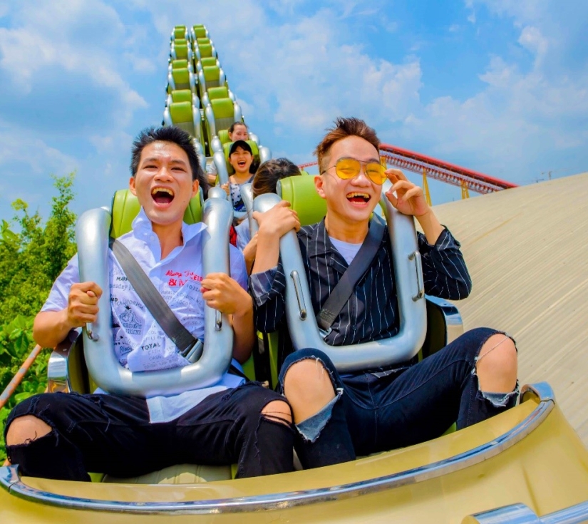 BÉ TẬP LÀM TÒ HE - SUỐI TIÊN FARM