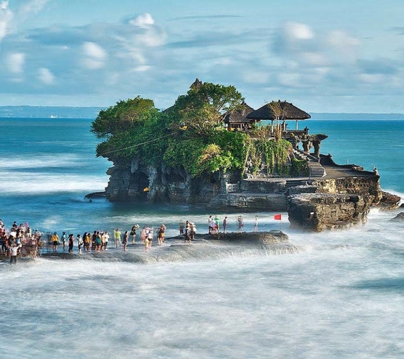 Indonesia: TANAH LOT - ĐỀN TAMPAK SIRING - DTUKAD - THÁC BLANGSINGA - BIỂN YASA MENGIAT ĐẢO RÙA - ULUWATU (4 Ngày 3 Đêm)