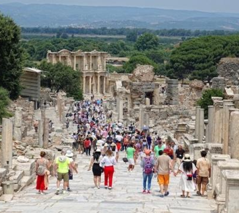 ISTANBUL – CANAKKALE - KUSADASI – CAPPADOCIA - ISTANBUL
