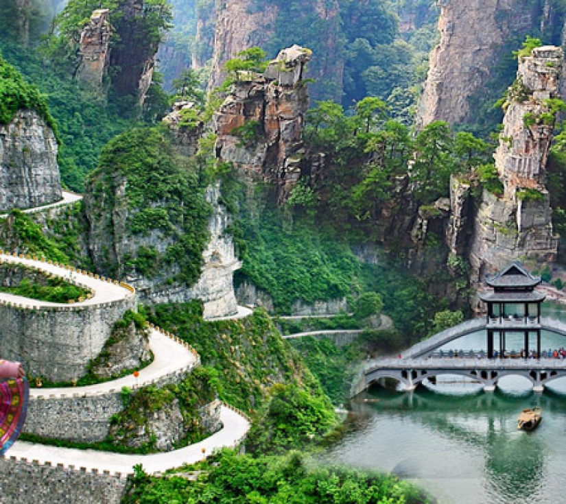 Tour Trung Quốc :Trương Gia Giới - Phượng Hoàng Cổ Trấn – Thiên Môn Sơn - Hồ Bảo Phong 6 Ngày 5 Đêm