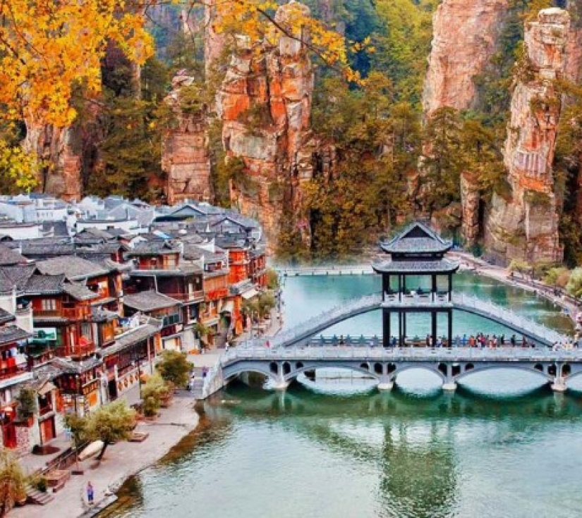 Tour Trung Quốc :Trương Gia Giới - Phượng Hoàng Cổ Trấn – Thiên Môn Sơn - Hồ Bảo Phong 6 Ngày 5 Đêm