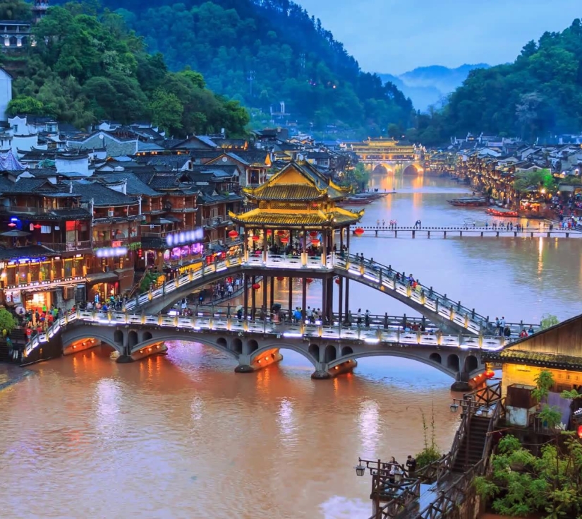 Tour Trung Quốc :Trương Gia Giới - Phượng Hoàng Cổ Trấn – Thiên Môn Sơn - Hồ Bảo Phong 6 Ngày 5 Đêm