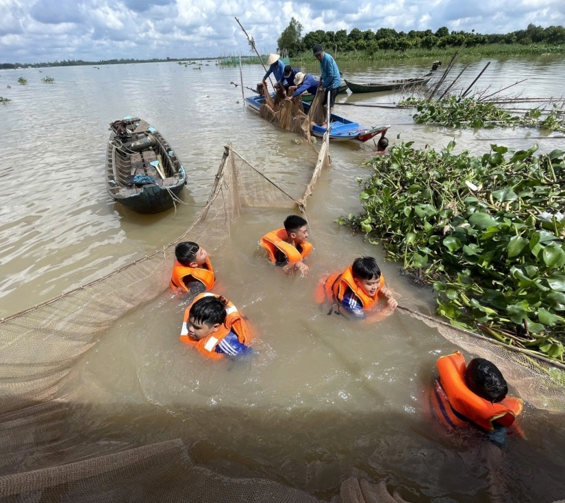 TRẢI NGHIỆM DỠ CHÀ BẮT CÁ - TÔM 